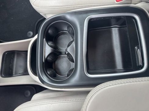 Used 2018 Chrysler Pacifica Touring-L Plus image 35