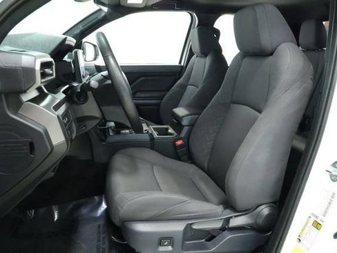 Used 2025 Toyota Tacoma SR5 AWD/4WD image 29