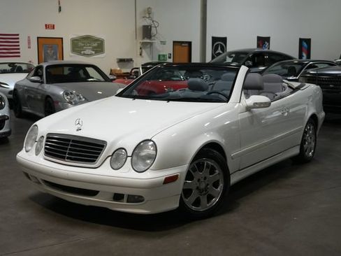 Used 2002 Mercedes-Benz CLK 320 Cabriolet w/ K4 Opt Pkg image 2