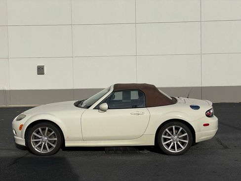 Used 2007 MAZDA MX-5 Miata Grand Touring w/ Appearance Pkg image 2