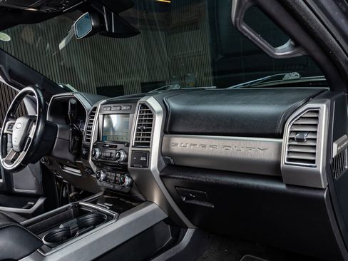 Used 2017 Ford F350 Platinum w/ Platinum Ultimate Package image 18