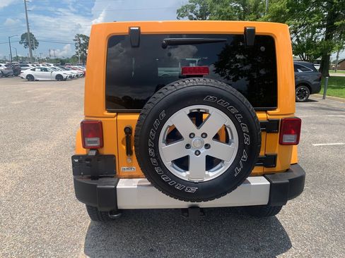 Used 2012 Jeep Wrangler Unlimited Sahara w/ Max Tow Pkg AWD/4WD image 6