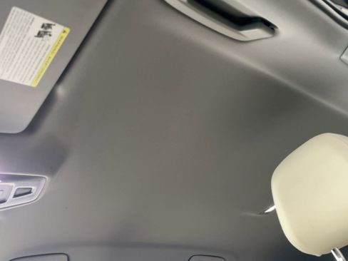 Used 2025 Audi Q6 e-tron Premium w/ Convenience Package image 15