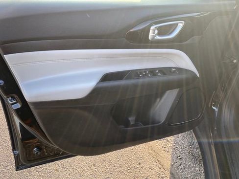 Used 2022 Jeep Compass Limited image 17