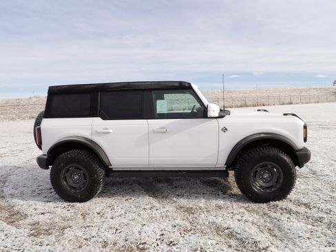 New 2024 Ford Bronco Outer Banks image 5