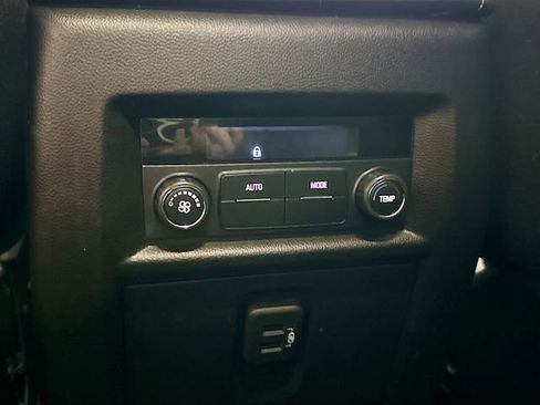 Used 2019 Chevrolet Traverse LT image 25