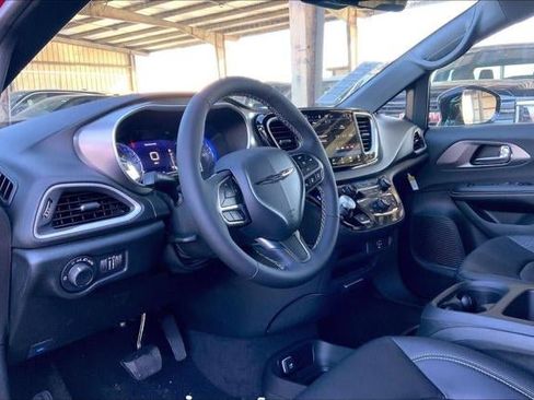 New 2026 Chrysler Voyager LX image 35