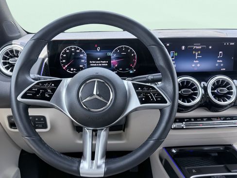 Used 2025 Mercedes-Benz GLB 250 image 55
