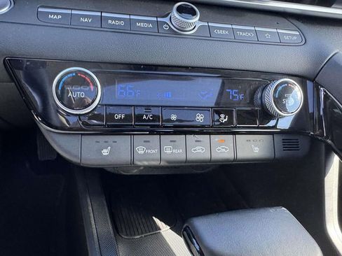 Used 2025 Hyundai Elantra SEL image 26