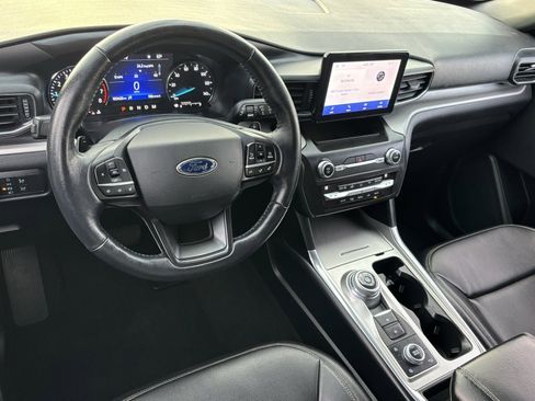 Used 2020 Ford Explorer XLT w/ Equipment Group 202A image 3
