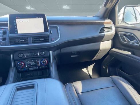 Used 2023 Chevrolet Suburban Premier image 27