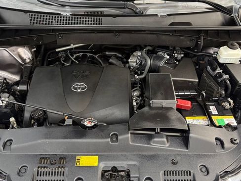 Used 2019 Toyota Highlander AWD V6 image 8