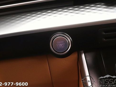 Used 2024 Kia Carnival LX image 24