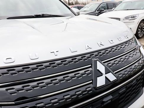 Used 2022 Mitsubishi Outlander SE image 22