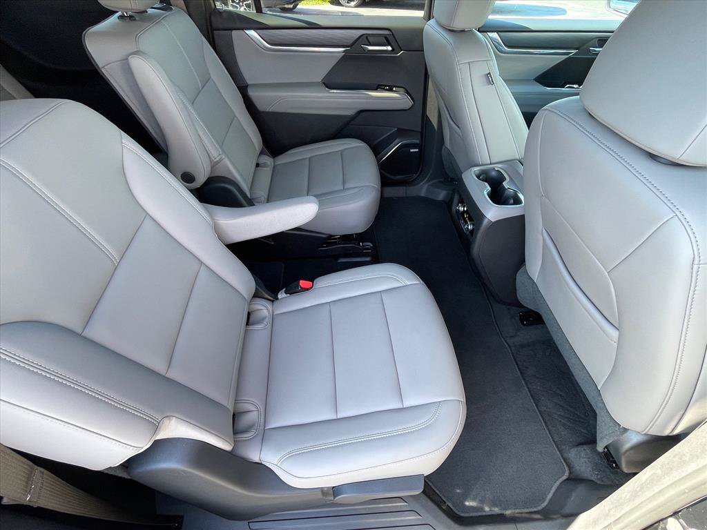 Used 2026 GMC Acadia Elevation w/ Elevation Premium Package FWD image 28