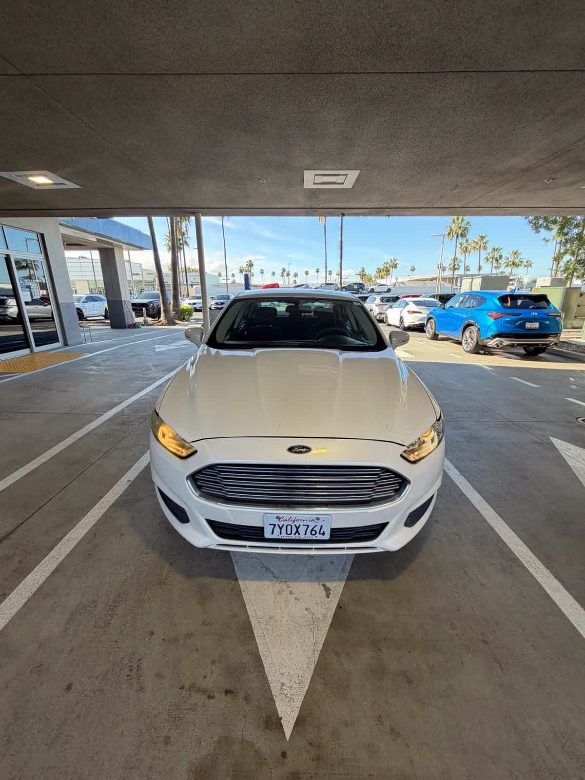 Used 2013 Ford Fusion SE FWD image 2