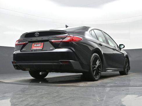 Used 2025 Toyota Camry SE image 29