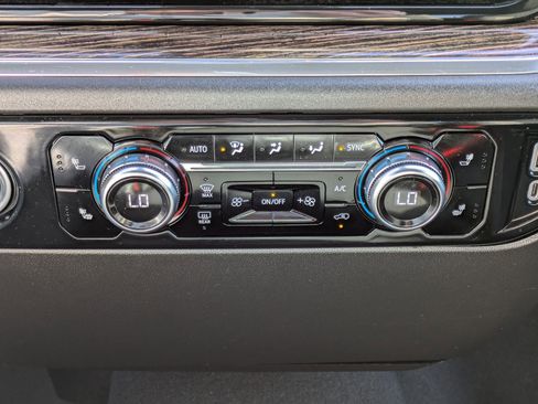 Used 2023 GMC Sierra 1500 SLE image 25