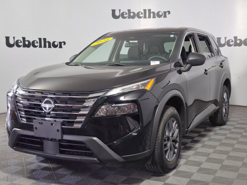 Used 2024 Nissan Rogue S AWD/4WD image 3