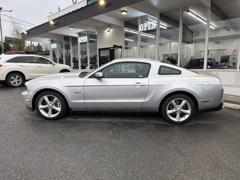 Used 2011 Ford Mustang GT RWD image 3