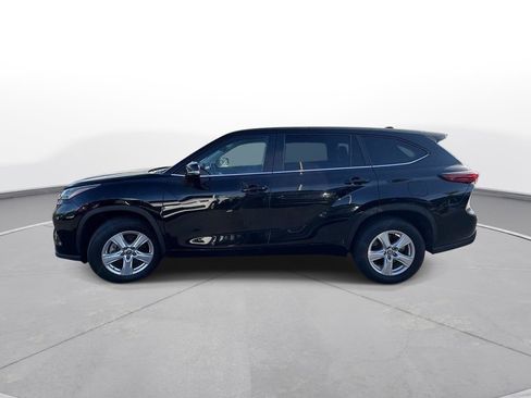 Used 2023 Toyota Highlander LE image 9