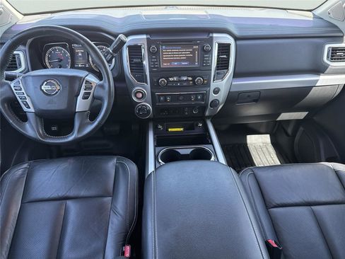 Used 2018 Nissan Titan PRO-4X w/ Pro-4x Convenience Package AWD/4WD image 15