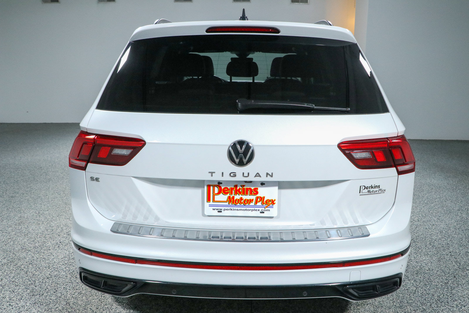 Used 2022 Volkswagen Tiguan SE R-Line FWD image 8
