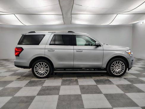 Used 2023 Ford Expedition Limited image 6