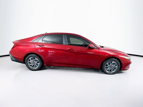 Used 2024 Hyundai Elantra SEL FWD image 11