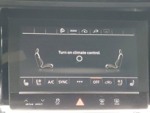 Used 2024 Audi Q8 e-tron Premium Plus w/ Premium Plus Package image 27