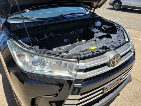 Used 2019 Toyota Highlander XLE AWD/4WD image 46