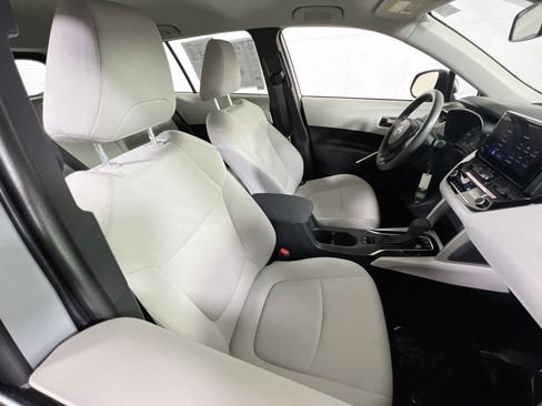Used 2023 Toyota Corolla Cross L image 25