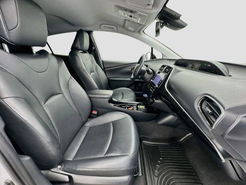 Used 2021 Toyota Prius XLE FWD image 19
