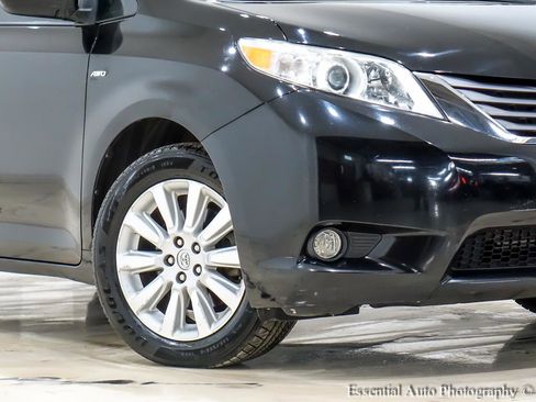 Used 2016 Toyota Sienna XLE w/ XLE Navigation Package AWD/4WD image 3