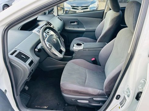 Used 2013 Toyota Prius V Two image 13