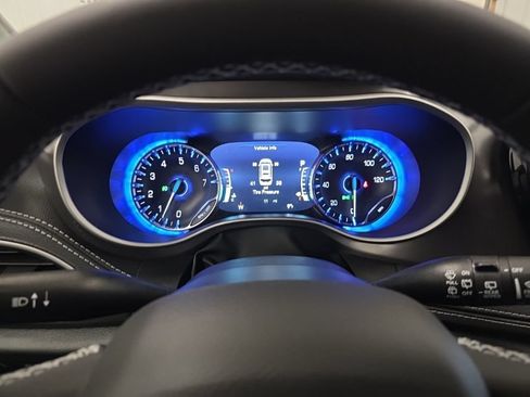 New 2026 Chrysler Pacifica Select AWD/4WD image 17