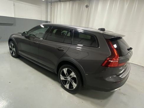 Certified 2024 Volvo V60 B5 Cross Country Plus image 2