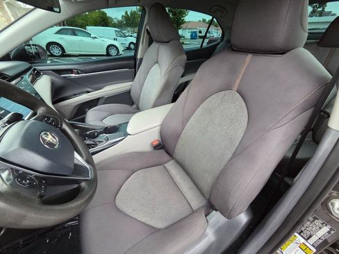 Used 2018 Toyota Camry LE FWD image 12