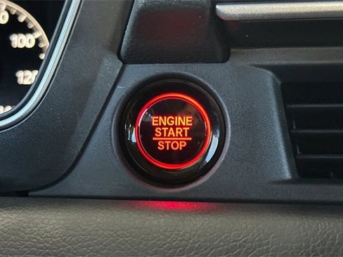 Used 2025 Honda Pilot Touring image 19