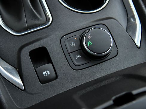 Used 2023 Chevrolet Traverse LT FWD image 31