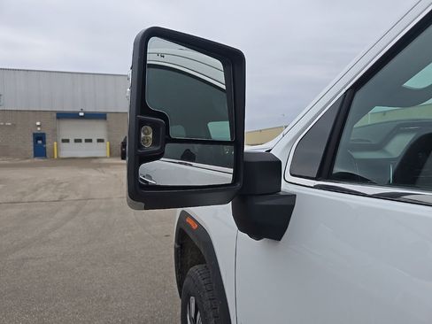 Used 2025 GMC Sierra 3500 Denali image 6