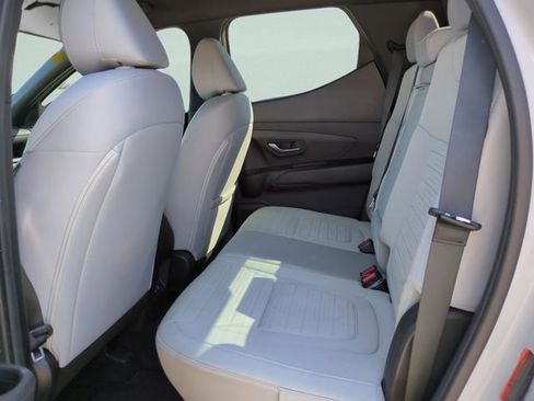 Certified 2025 Hyundai Santa Cruz SE FWD image 11