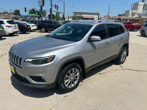 Used 2019 Jeep Cherokee Latitude Plus w/ Comfort/Convenience Group AWD/4WD image 7