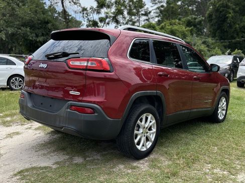 Used 2017 Jeep Cherokee Latitude FWD image 3