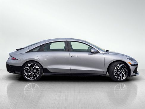 Used 2023 Hyundai Ioniq 6 SEL image 3
