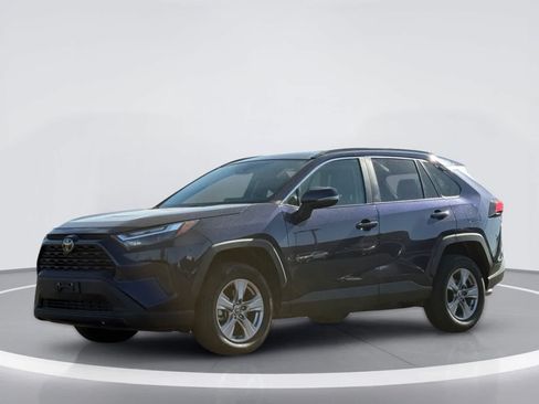 Used 2025 Toyota RAV4 XLE FWD image 2