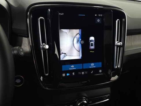 Certified 2025 Volvo XC40 B5 Plus image 32