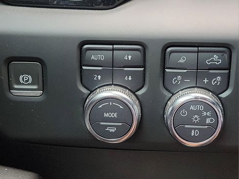 Used 2023 GMC Sierra 1500 AT4 w/ AT4 Premium Package AWD/4WD image 16