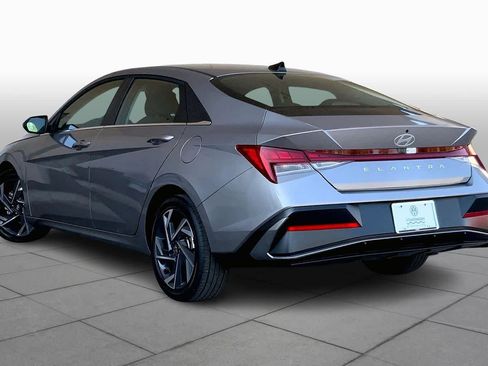 Used 2025 Hyundai Elantra SEL image 12