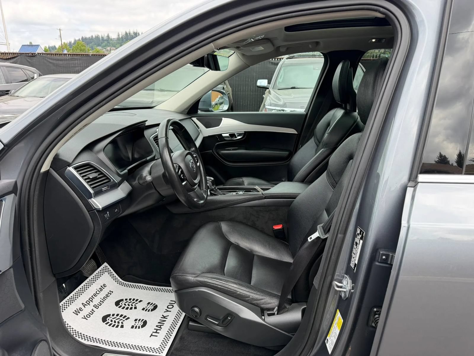 Used 2017 Volvo XC90 T6 Momentum AWD/4WD image 8